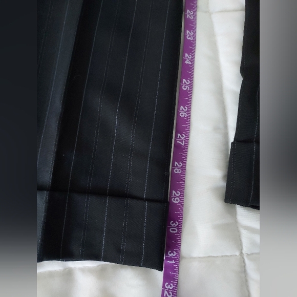 EUC Ann Taylor fine Italian wool blend pinstripe suit - Picture 15 of 15